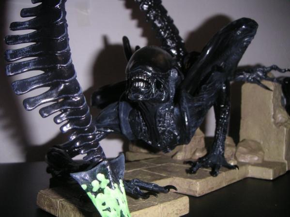 ALIEN WARRIOR, KOTOBUKIYA ARTFX, EL PRIMER CHOLLO DEL SIGLO. SE BUSCA EL PREDATOR QUE COMPLETA EL DIORAMA.