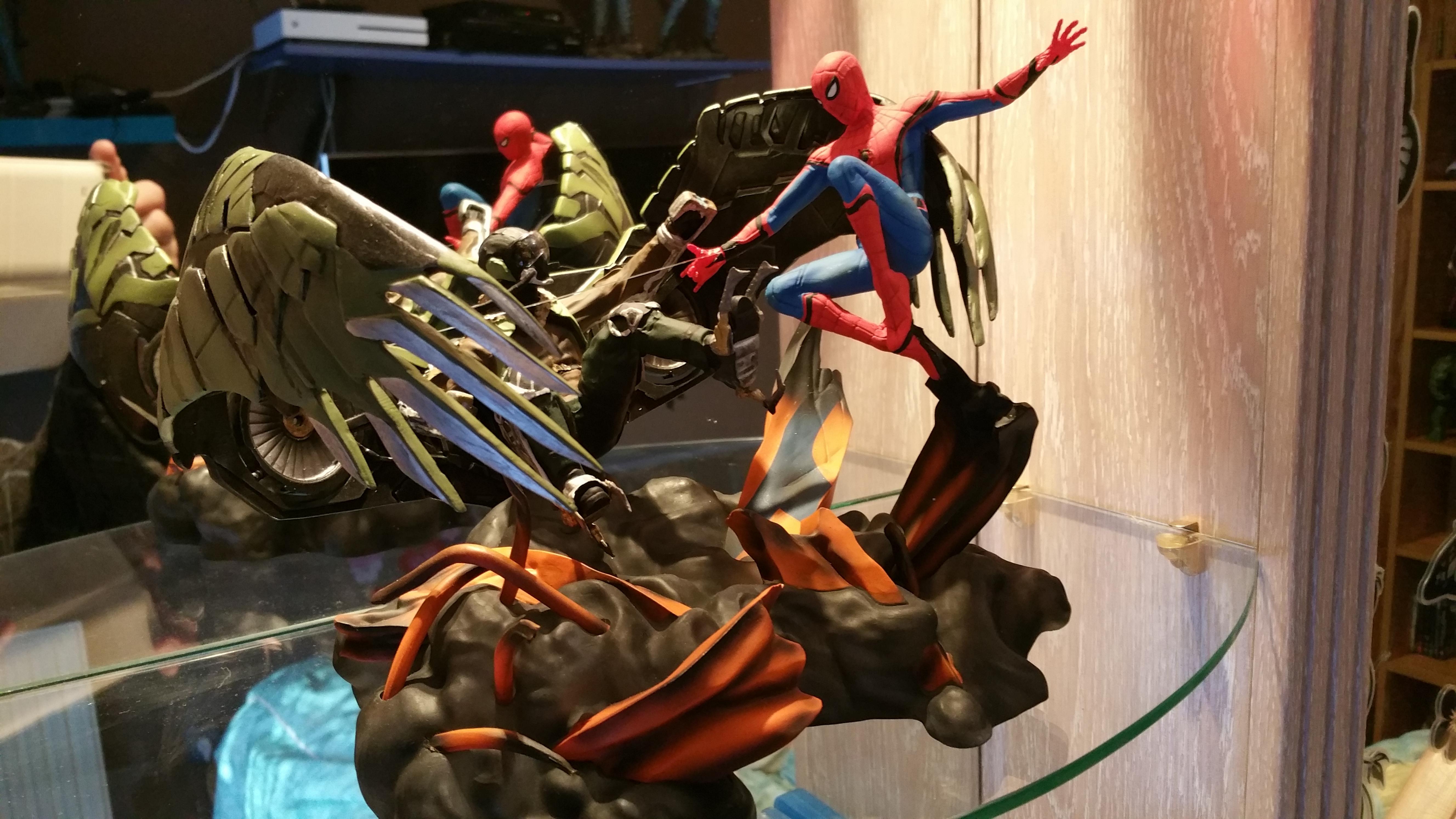 Figura de la edicin completa de Spiderman HomeComing