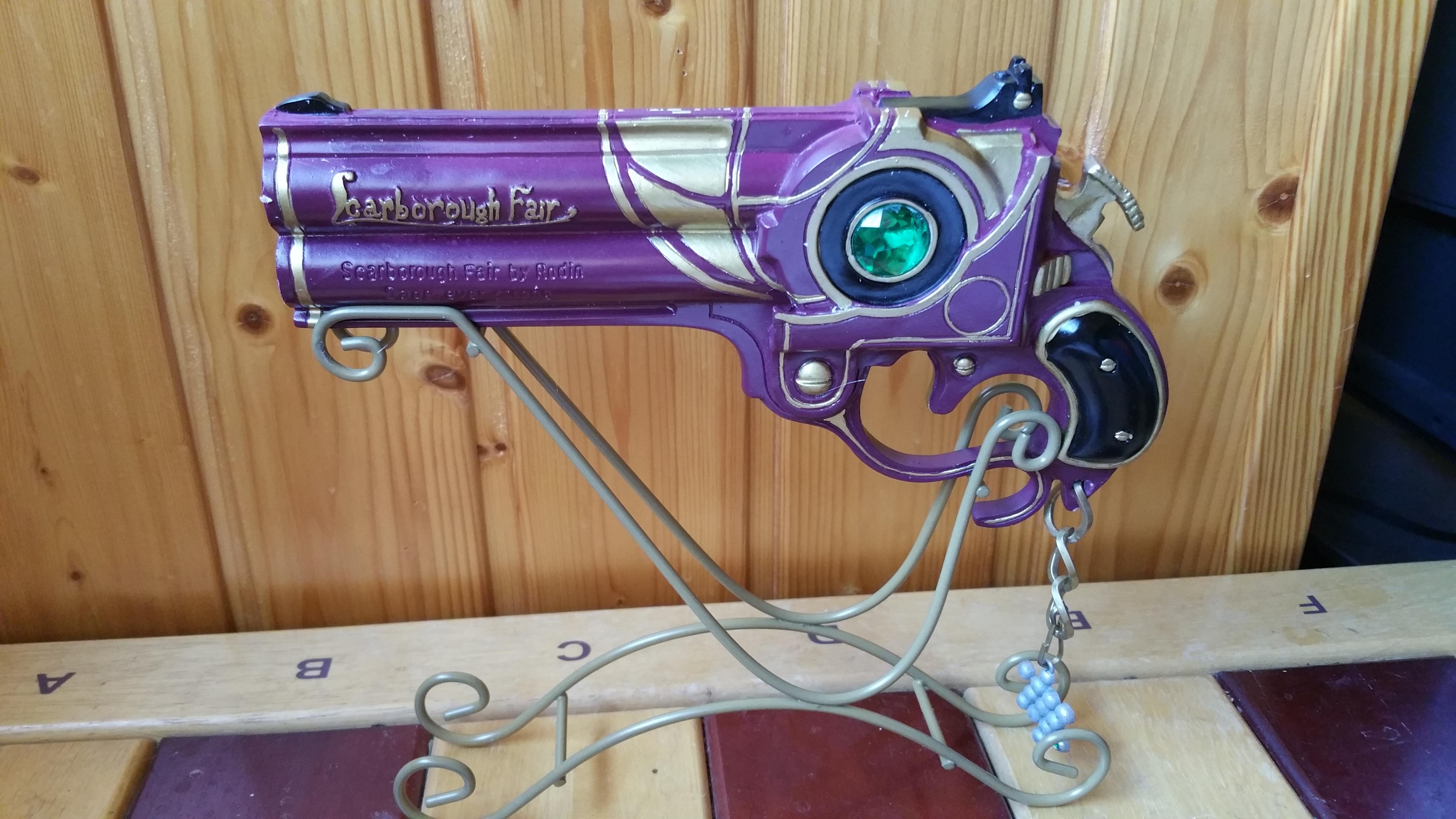 Pistola replica del juego Bayonetta